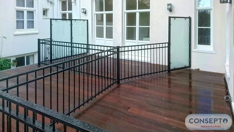 Consepto Hekwerk-Dakterras hekwerk privacy matglas