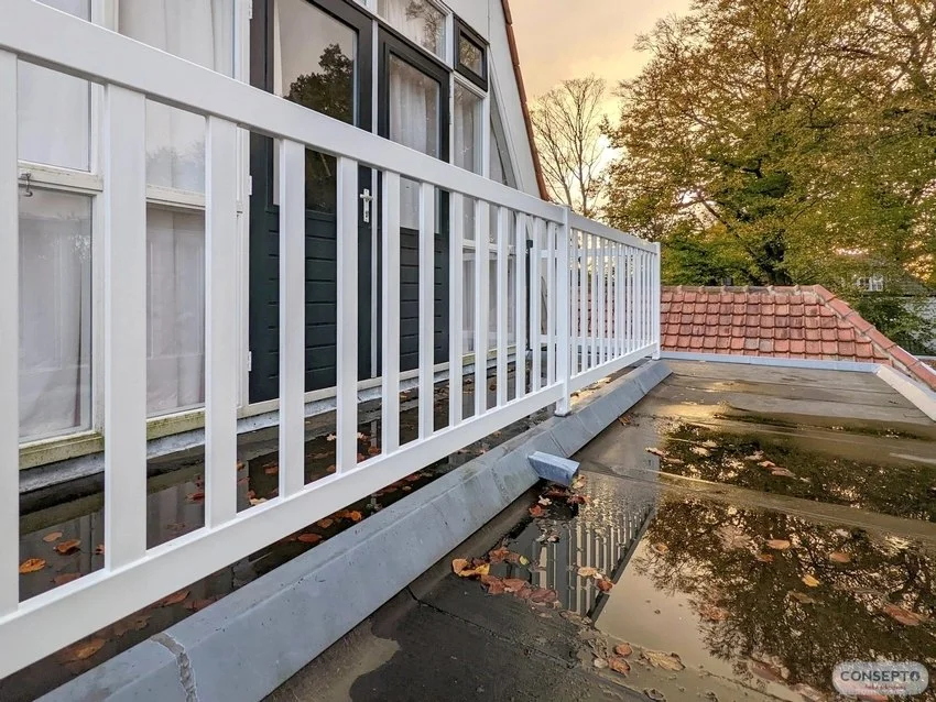 Consepto Hekwerk-Lamellen balkonhekwerk woodlook wit Rotterdam