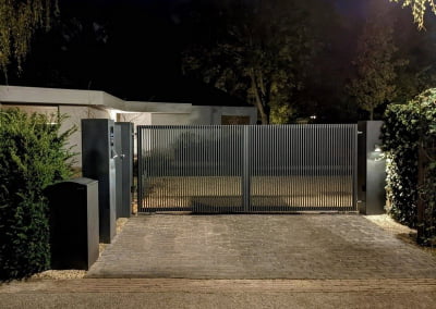 Paginafoto Anderen bekeken ook Overzicht Elektrische Poorten Lamel;len verticaal San Miguel - 800x600 | Consepto Hekwerk