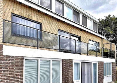 Paginafoto Anderen bekeken ook Overzicht Glazen Balustrade Windschermen Pui van Glas 800x600 | Consepto Hekwerk
