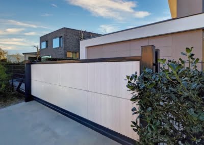 Projecten afbeelding Equitone Gevelbeplating elektrische schuifpoort Den Haag | Consepto Hekwerk