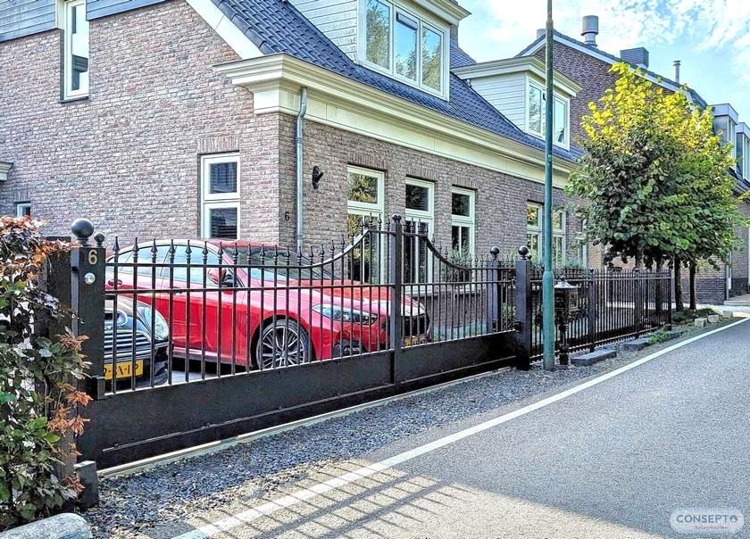 Toegangspoort Oprit – Elektrisch. Maatwerk poort prefab in 1 dag geplaatst.