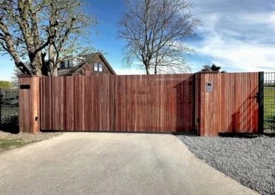 Houten Poorten Kolommen zuilen met hout bekleedt Penanten poeren | Consepto Hekwerk