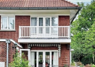 Balkonhekwerk Woodlook Jaren '30 dertig wit | Consepto Hekwerk