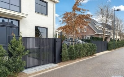 Privacy Lamellen Poort: de latten horizontaal of verticaal geplaatst.