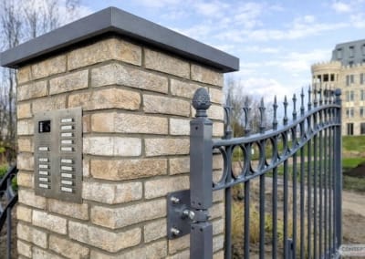 Intercom video IP appartementen prefab poort metselwerk poeren penanten kolommen gemetseld Haarlemmermeer dec 2025 | Consepto Hekwerk
