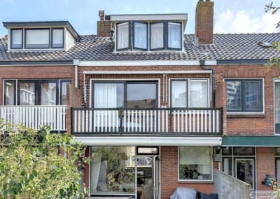Woodlook balkonhekwerk - Jaren dertig - Leiden | Consepto Hekwerk